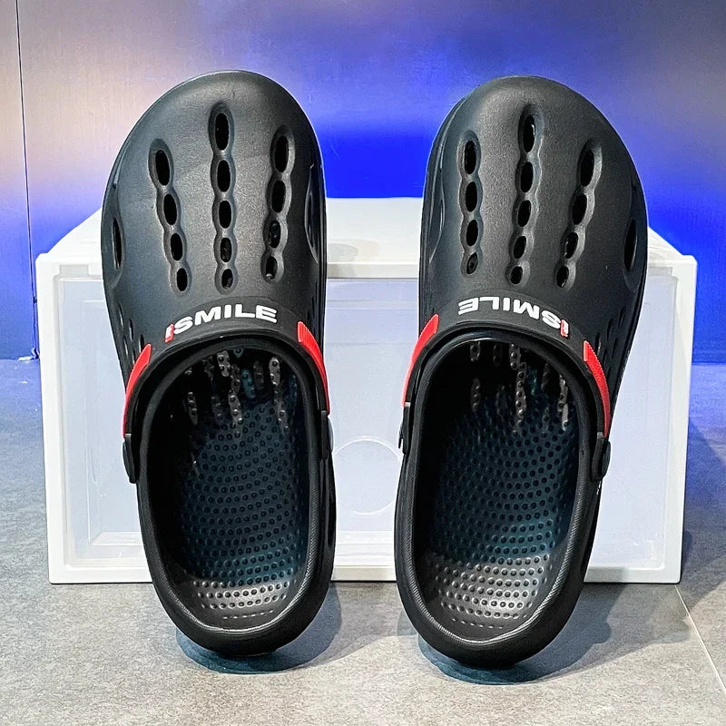 2024 Designer Men Summer Sandals Clogs Home Platform Garden Slippers Casual Slides Soft Sole Light Beach Crock Slipper