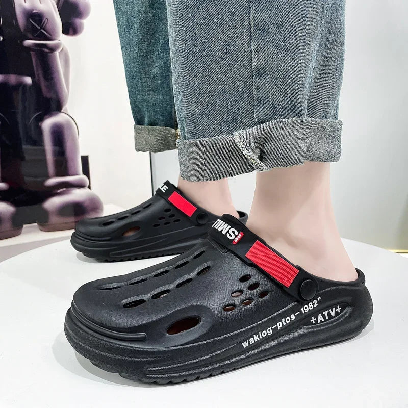 2024 Designer Men Summer Sandals Clogs Home Platform Garden Slippers Casual Slides Soft Sole Light Beach Crock Slipper