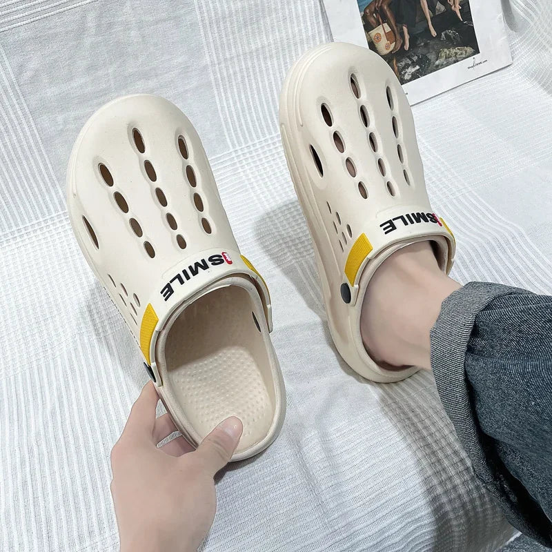 2024 Designer Men Summer Sandals Clogs Home Platform Garden Slippers Casual Slides Soft Sole Light Beach Crock Slipper